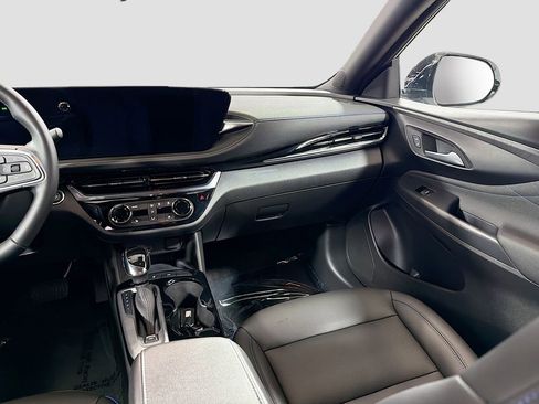 Used 2024 Buick Envista Sport Touring w/ Convenience I Package FWD image 24