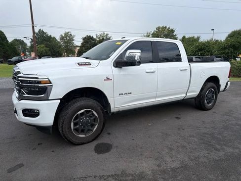 Used 2025 RAM 2500 Laramie AWD/4WD image 8
