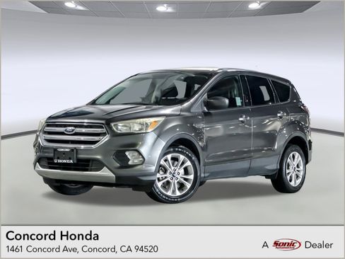 Used 2017 Ford Escape SE image 1