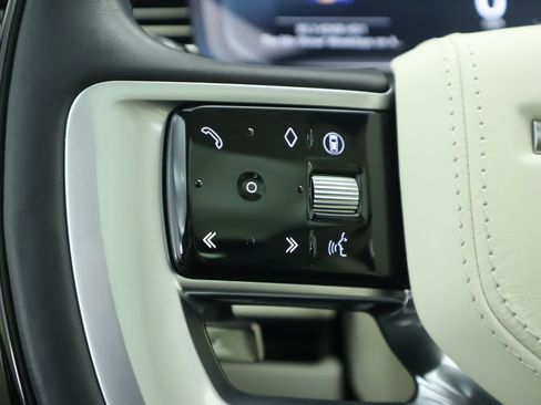 Used 2024 Land Rover Range Rover Autobiography image 11