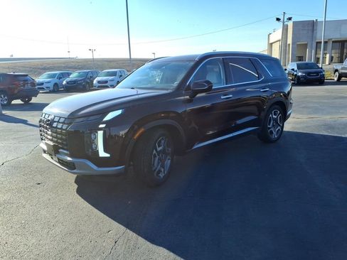 Used 2024 Hyundai Palisade Limited image 3
