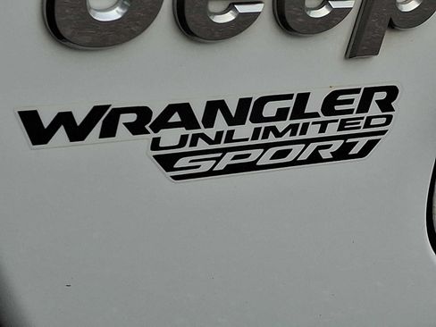 Used 2018 Jeep Wrangler Unlimited Sport S AWD/4WD image 28
