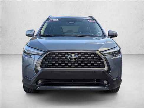 Used 2023 Toyota Corolla Cross XLE image 2