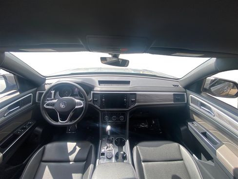 Used 2021 Volkswagen Atlas Cross Sport SE image 31