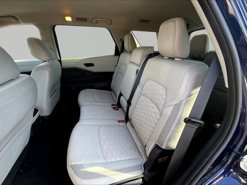Used 2024 Nissan Pathfinder SV AWD/4WD image 22