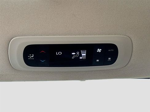 Used 2023 Chrysler Pacifica Touring-L FWD image 23