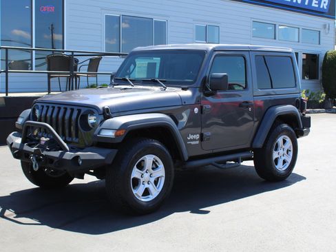Used 2018 Jeep Wrangler Sport AWD/4WD image 2