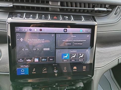 Used 2023 Jeep Grand Cherokee Limited w/ Black Appearance Package AWD/4WD image 22