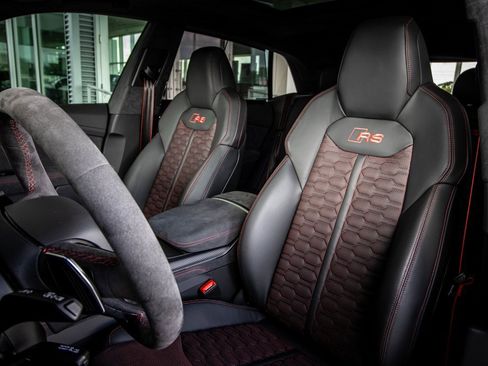 Used 2025 Audi RS Q8 performance image 29