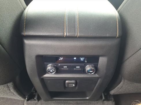 Used 2020 Chevrolet Traverse LT FWD image 21