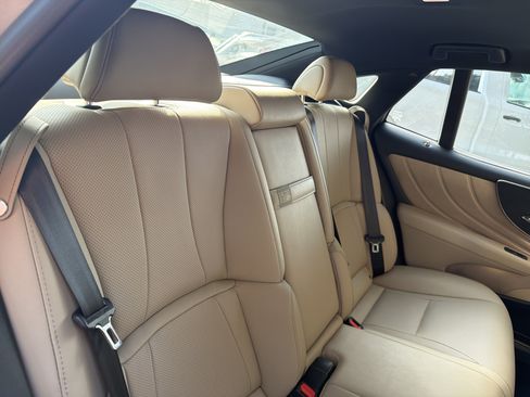 Used 2023 Lexus LS 500 w/ Accessory Package (Z2) RWD image 37