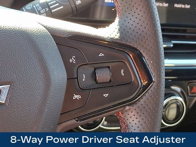 Used 2025 Chevrolet Trax RS w/ Sunroof Package FWD image 8