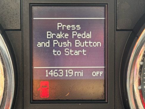 Used 2014 Chrysler Town & Country Touring-L w/ Driver Convenience Group image 15