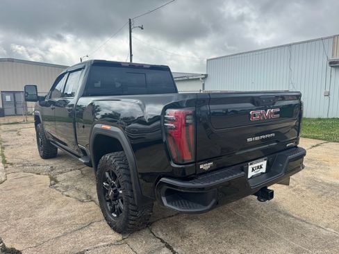 Used 2025 GMC Sierra 2500 AT4 w/ AT4 Preferred Package AWD/4WD image 3