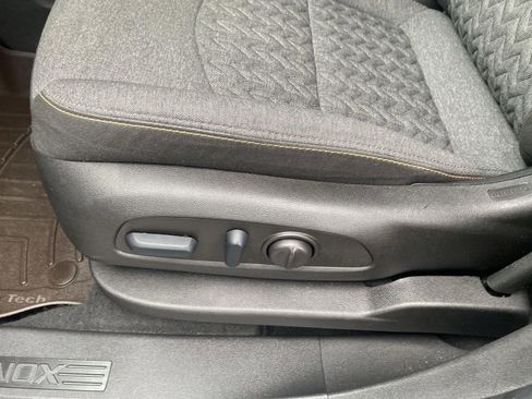 Used 2023 Chevrolet Equinox LT AWD/4WD image 19