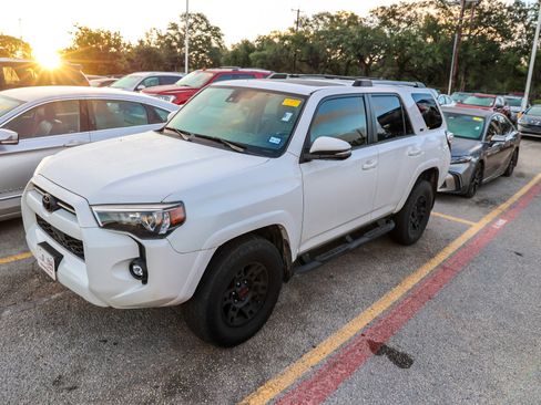 Used 2023 Toyota 4Runner SR5 Premium w/ Moonroof Package AWD/4WD image 3
