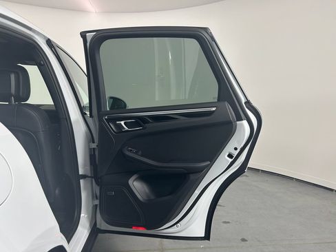 Certified 2025 Porsche Macan S AWD/4WD image 25