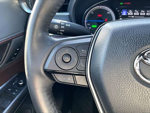 Used 2021 Toyota Venza Limited image 23