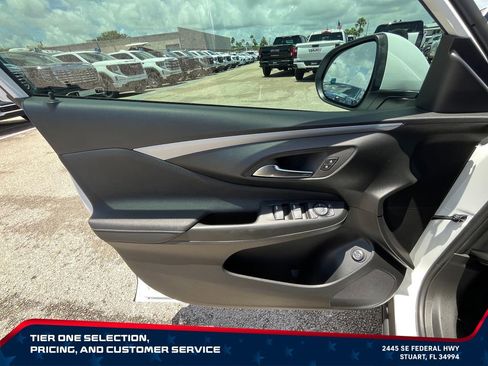 Used 2025 Buick Envista Preferred w/ Convenience I Package FWD image 23