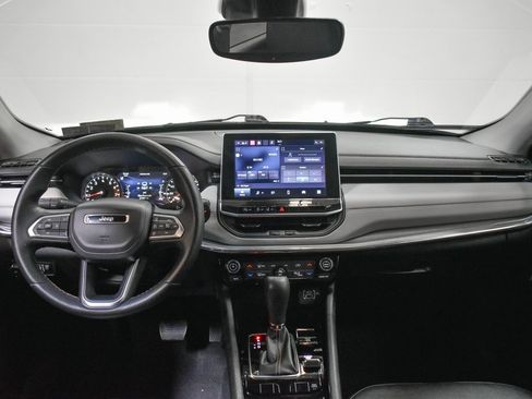 Used 2022 Jeep Compass Limited image 11