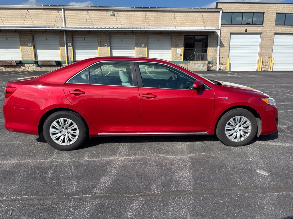 Used 2012 Toyota Camry LE FWD image 2
