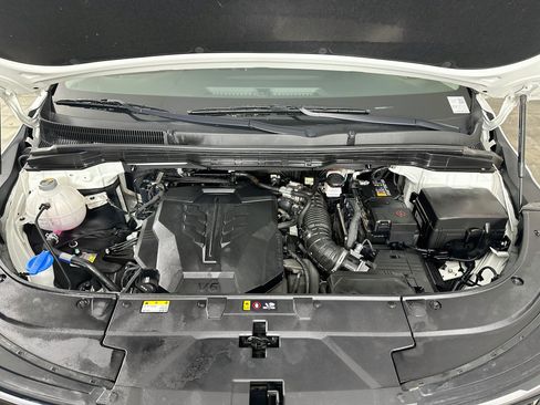 Used 2025 Kia Carnival FWD image 35
