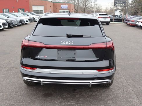 Used 2022 Audi e-tron S Premium Plus image 6