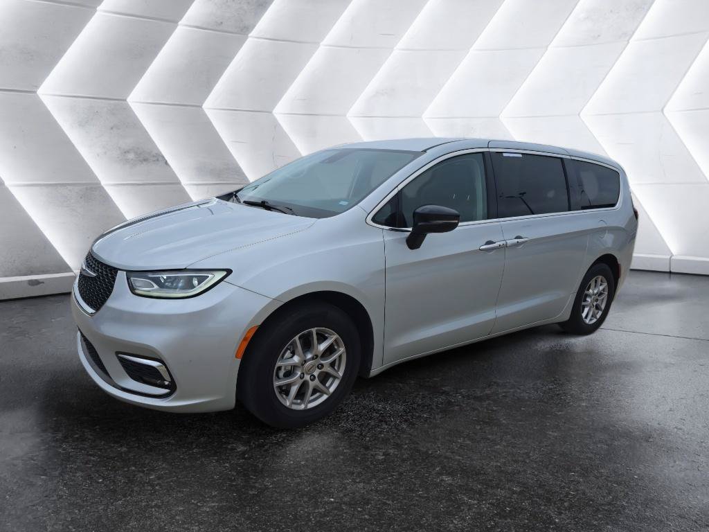Used 2024 Chrysler Pacifica Touring-L FWD image 1