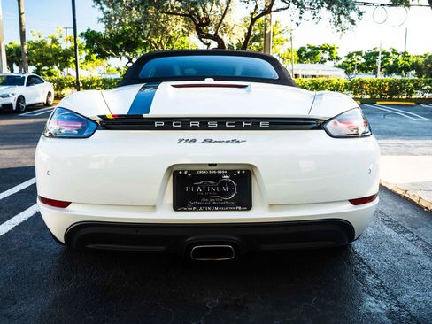 Used 2017 Porsche 718 Boxster RWD image 37