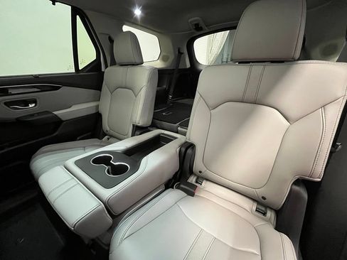 Used 2025 Honda Pilot Touring image 14