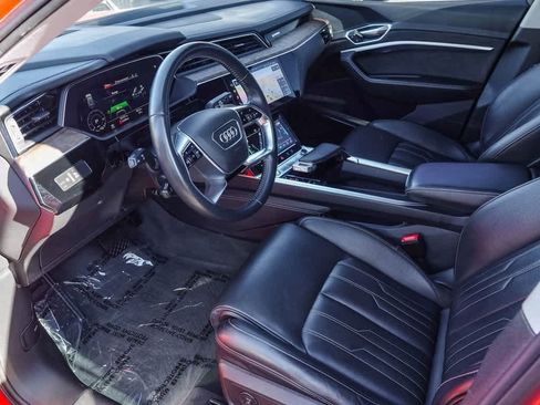 Used 2019 Audi e-tron Prestige w/ Prestige Package image 16