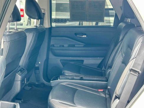Certified 2024 Nissan Pathfinder SL w/ SL Premium Package FWD image 19