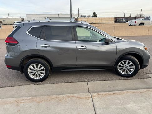 Used 2017 Nissan Rogue SV image 6