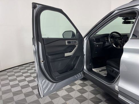 Used 2020 Ford Explorer XLT RWD image 14