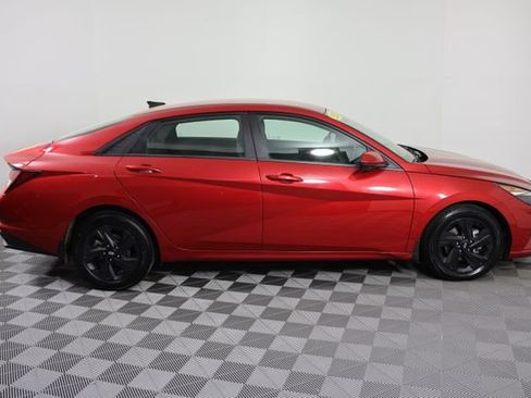 Used 2023 Hyundai Elantra SEL w/ Winter Weather Package FWD image 9