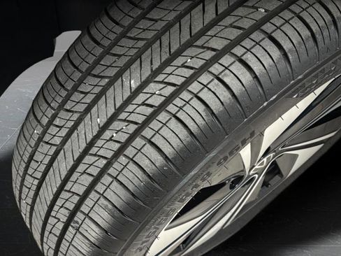 Used 2024 Volkswagen Taos SE AWD/4WD image 32