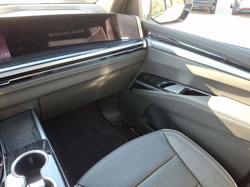 Certified 2025 Cadillac Escalade ESV Sport w/ Touring Package image 21