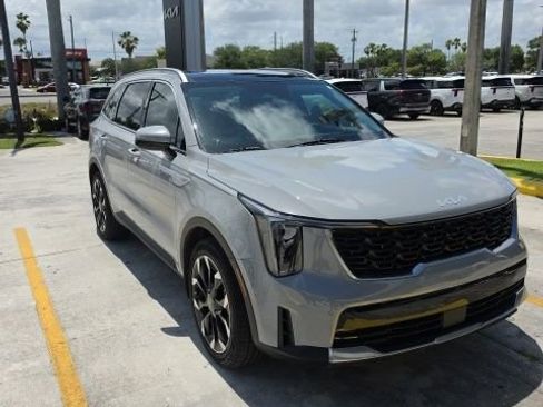 Certified 2024 Kia Sorento EX w/ Panoramic Sunroof Package FWD image 2