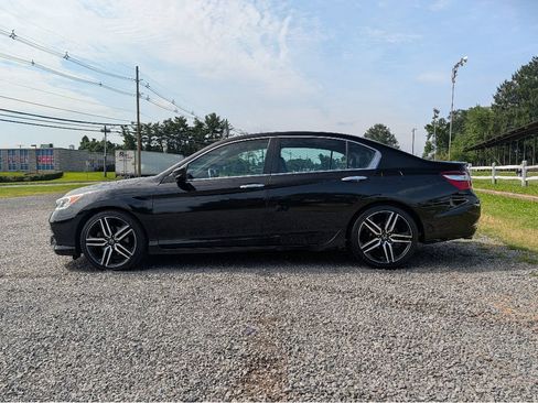 Used 2017 Honda Accord Sport image 9