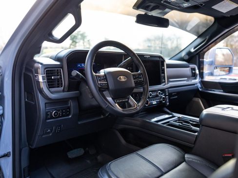 Used 2025 Ford F450 Platinum image 33