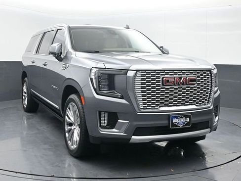 Used 2022 GMC Yukon XL Denali image 1