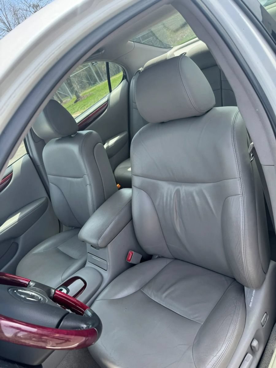 Used 2003 Lexus ES 330 w/ Premium Pkg FWD image 31