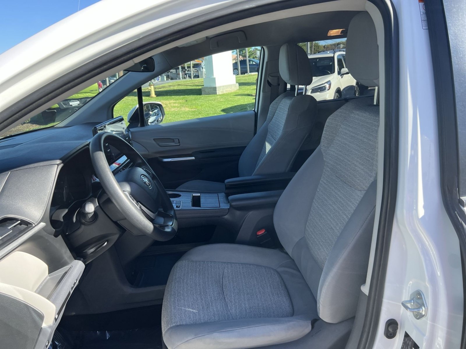 Used 2021 Toyota Sienna LE AWD/4WD image 13