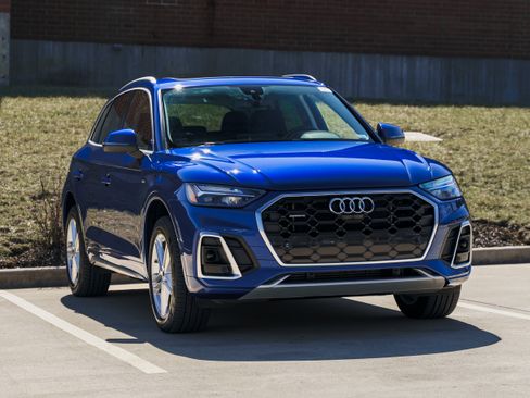 Used 2021 Audi Q5 e Premium Plus image 2