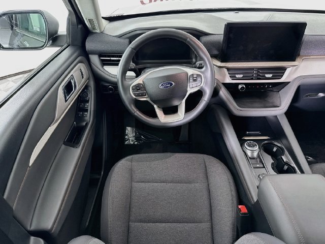 Used 2025 Ford Explorer Active AWD/4WD image 21
