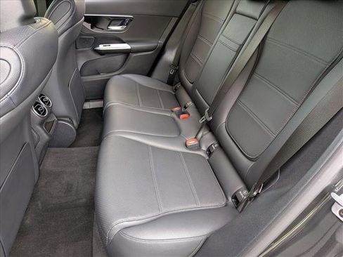 Used 2025 Mercedes-Benz GLC 300 image 19