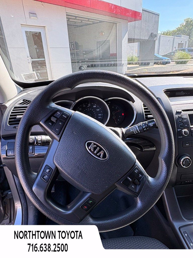 Used 2013 Kia Sorento LX AWD/4WD image 16