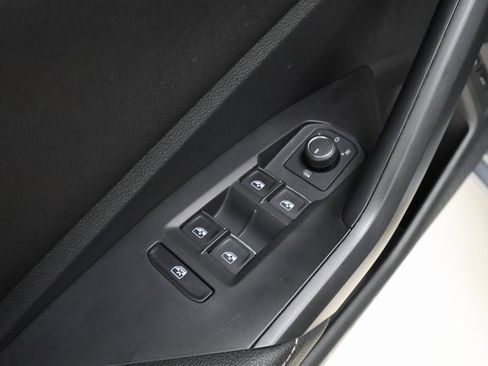 Used 2024 Volkswagen Jetta SE image 9