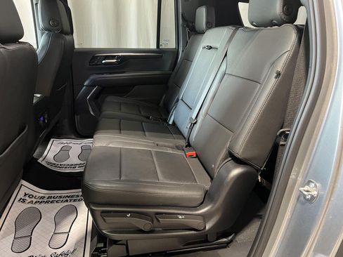 Used 2025 Chevrolet Suburban Z71 AWD/4WD image 20