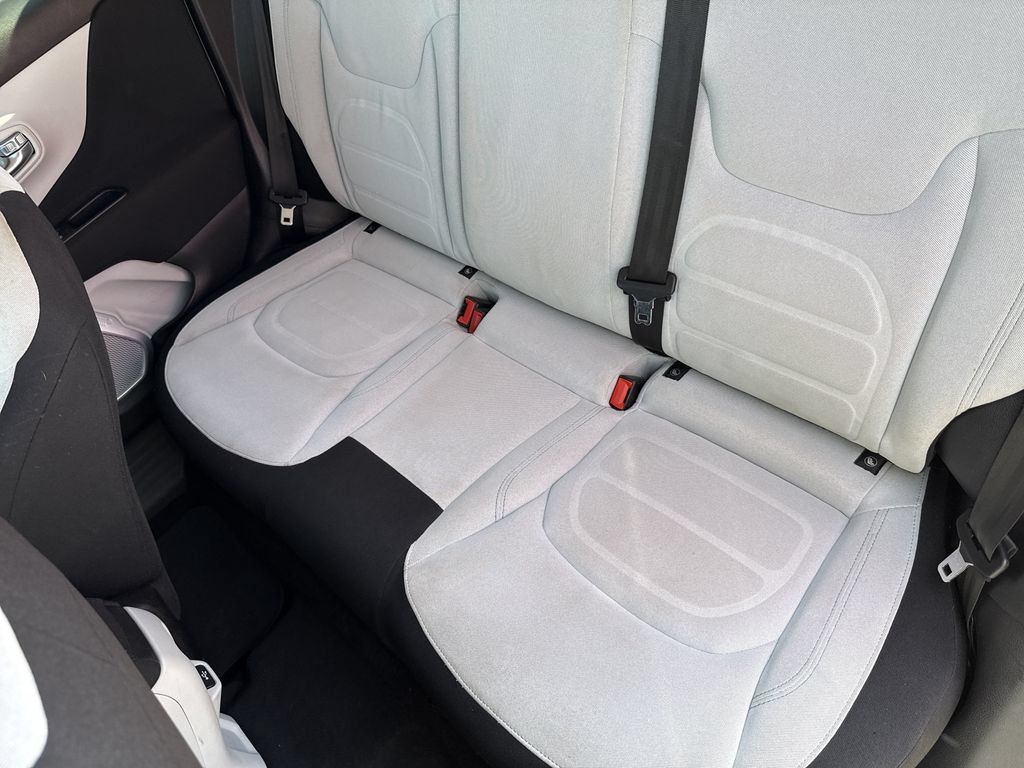 Used 2018 Jeep Renegade Latitude FWD image 29